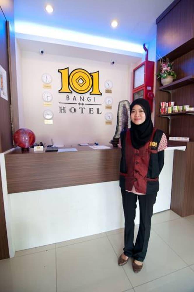 101 Hotel Bangi Buitenkant foto